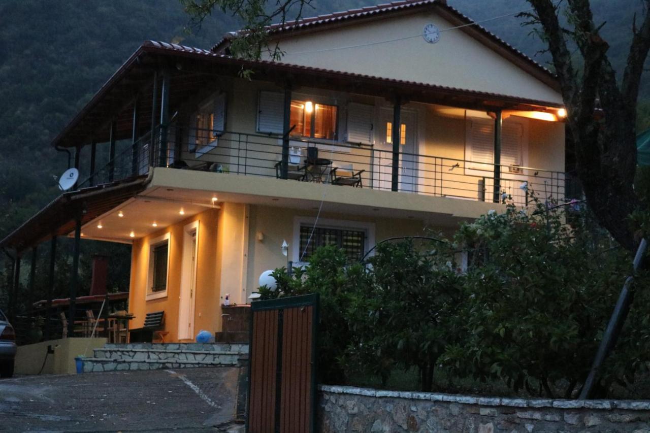 Villa Polytimi House à Kalavryta Extérieur photo